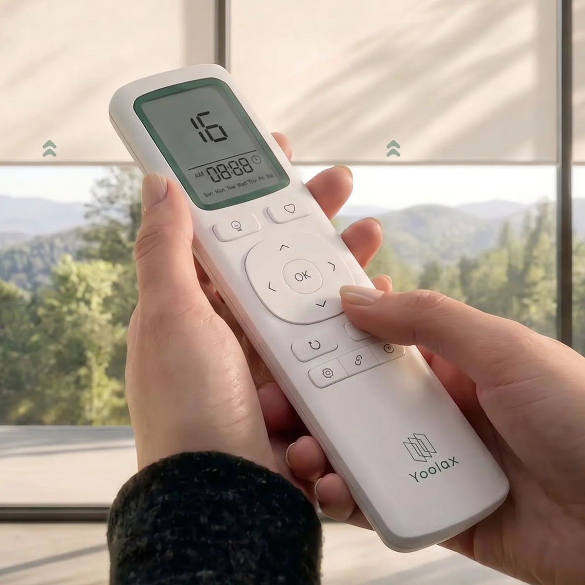 Yoolax EaseOne 16 channel white remote control 
